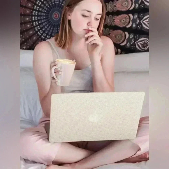 Hard Shell Case for MacBook Pro 13" with Keyboard Cover Beige Textured Slim New - Picture 4 of 12